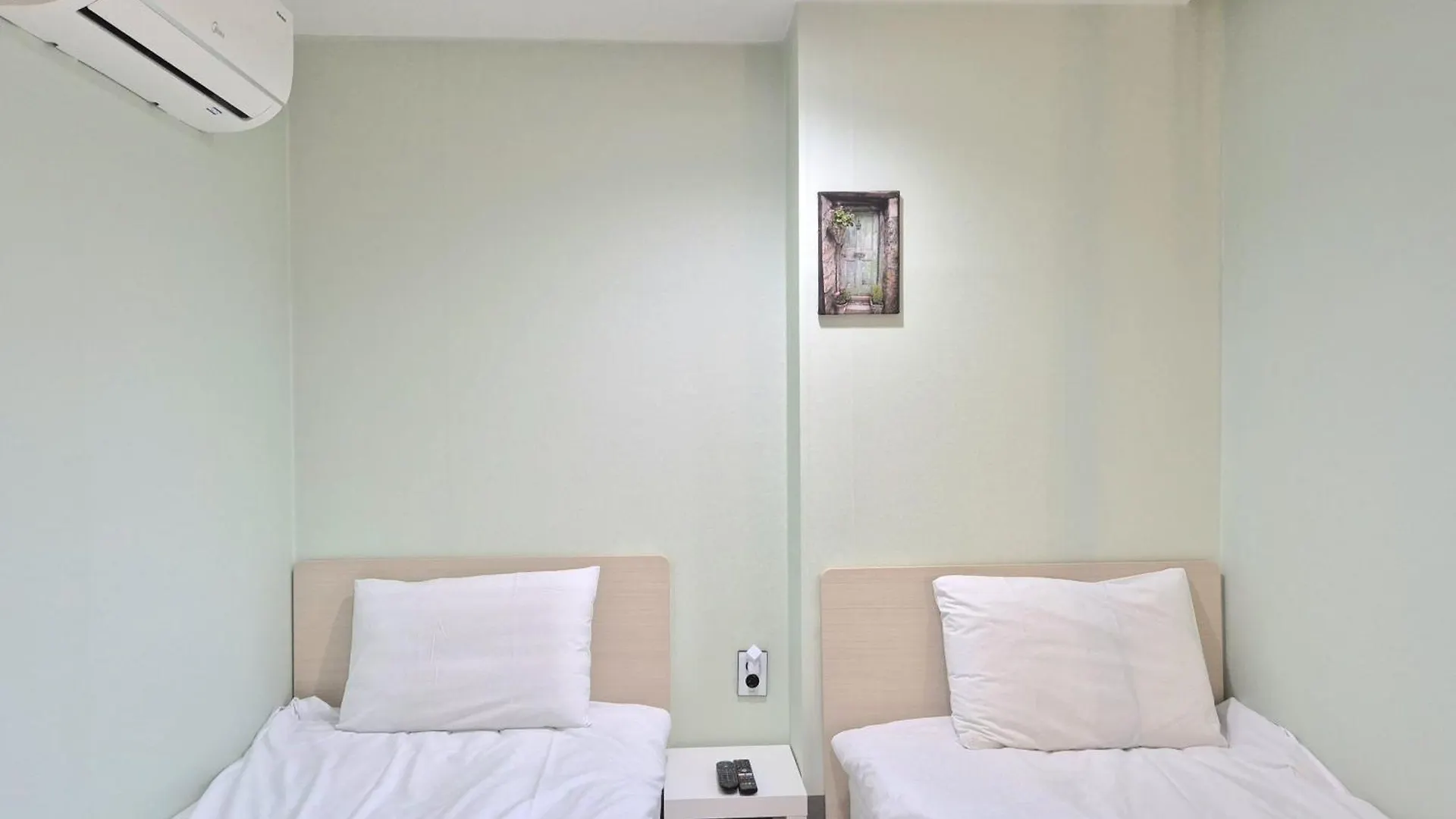 Hostel Tommy Seoul 2*,  South Korea